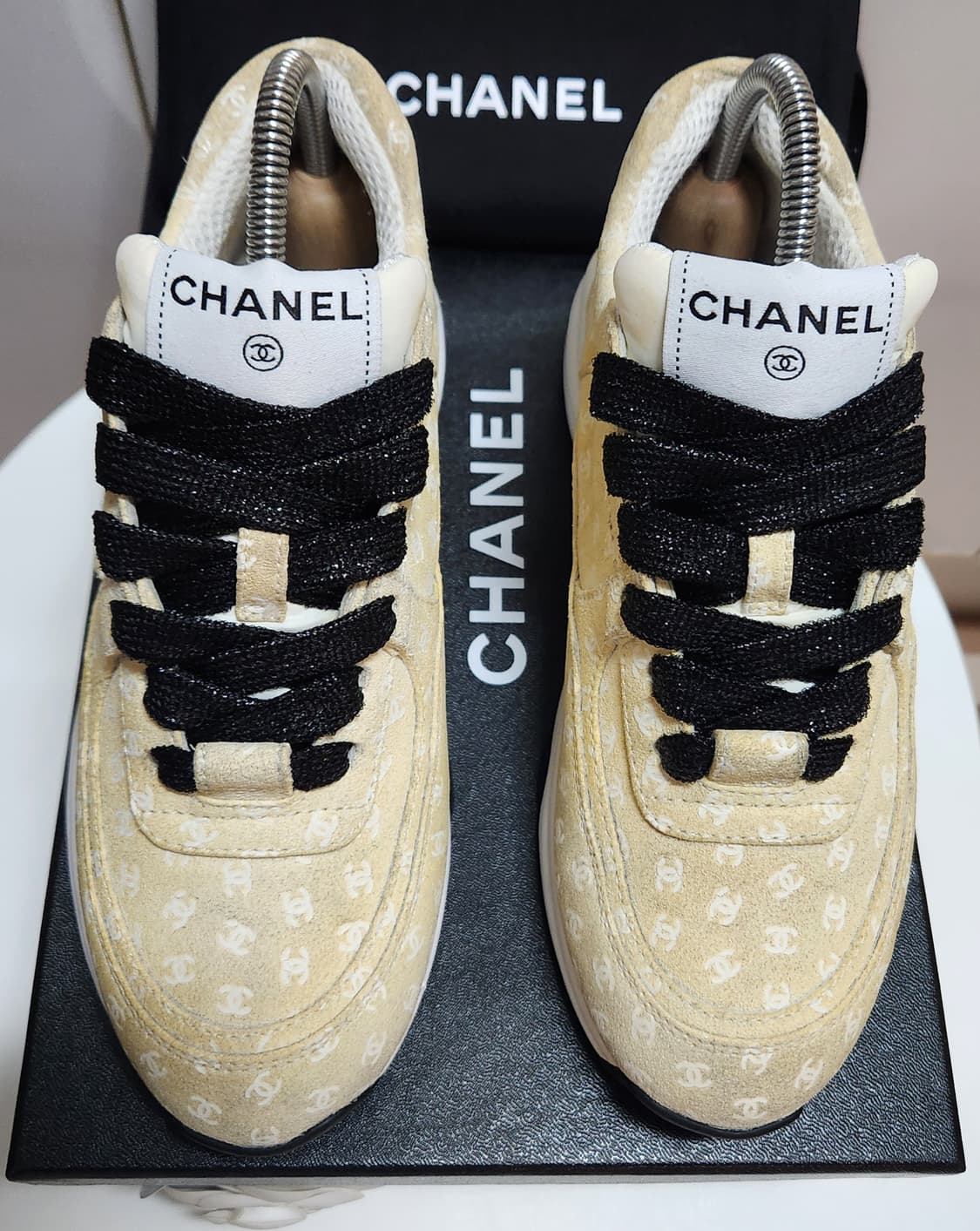 [정품]샤넬 스니커즈 운동화 CC로고 카프스킨 프린티드 35 한정판  상품이미지1