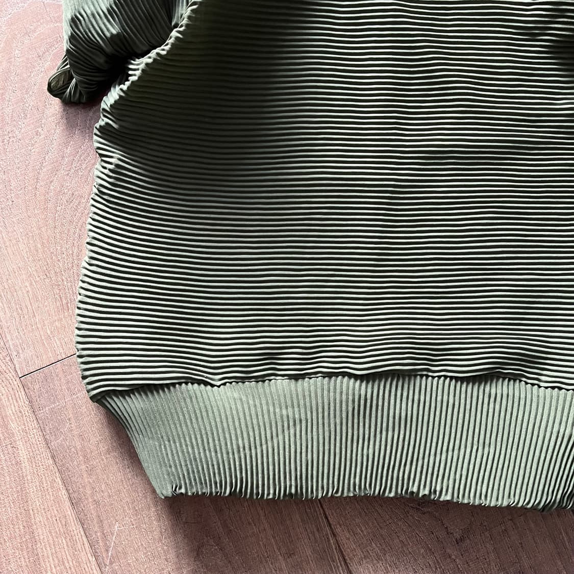 Khaki Pleats Transformed Blouse  상품이미지7