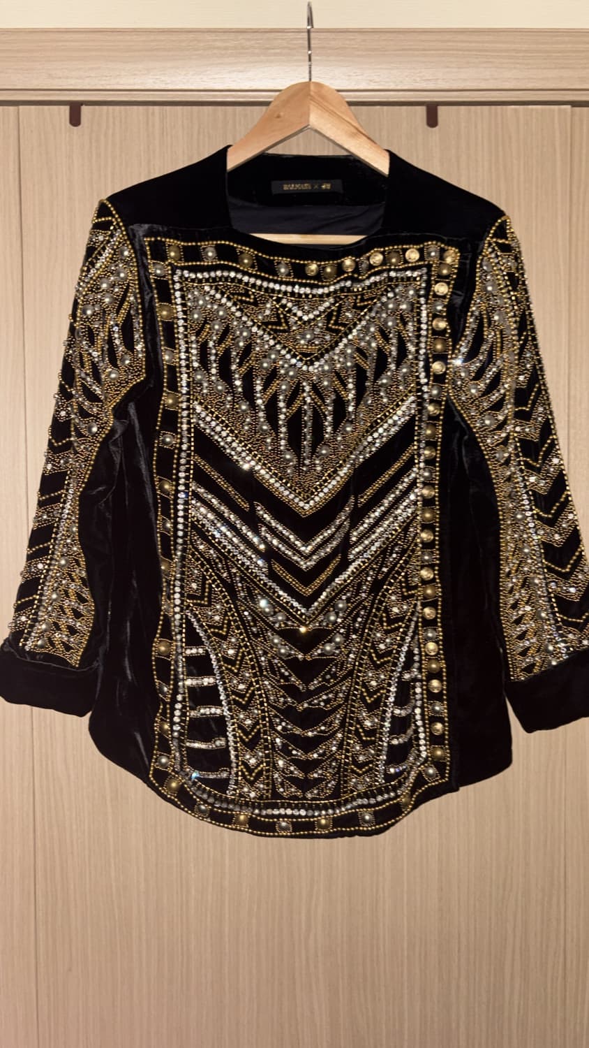 발망 x h&m 콜라보 벨벳 비즈 펄 자켓 상품이미지1