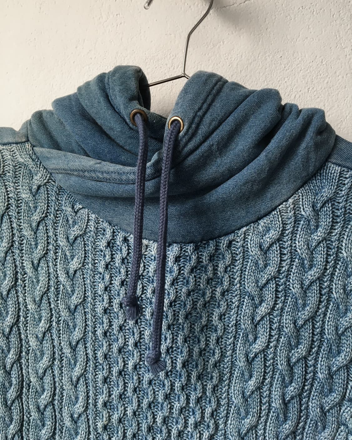 Neck line point cable knit hood 상품이미지4