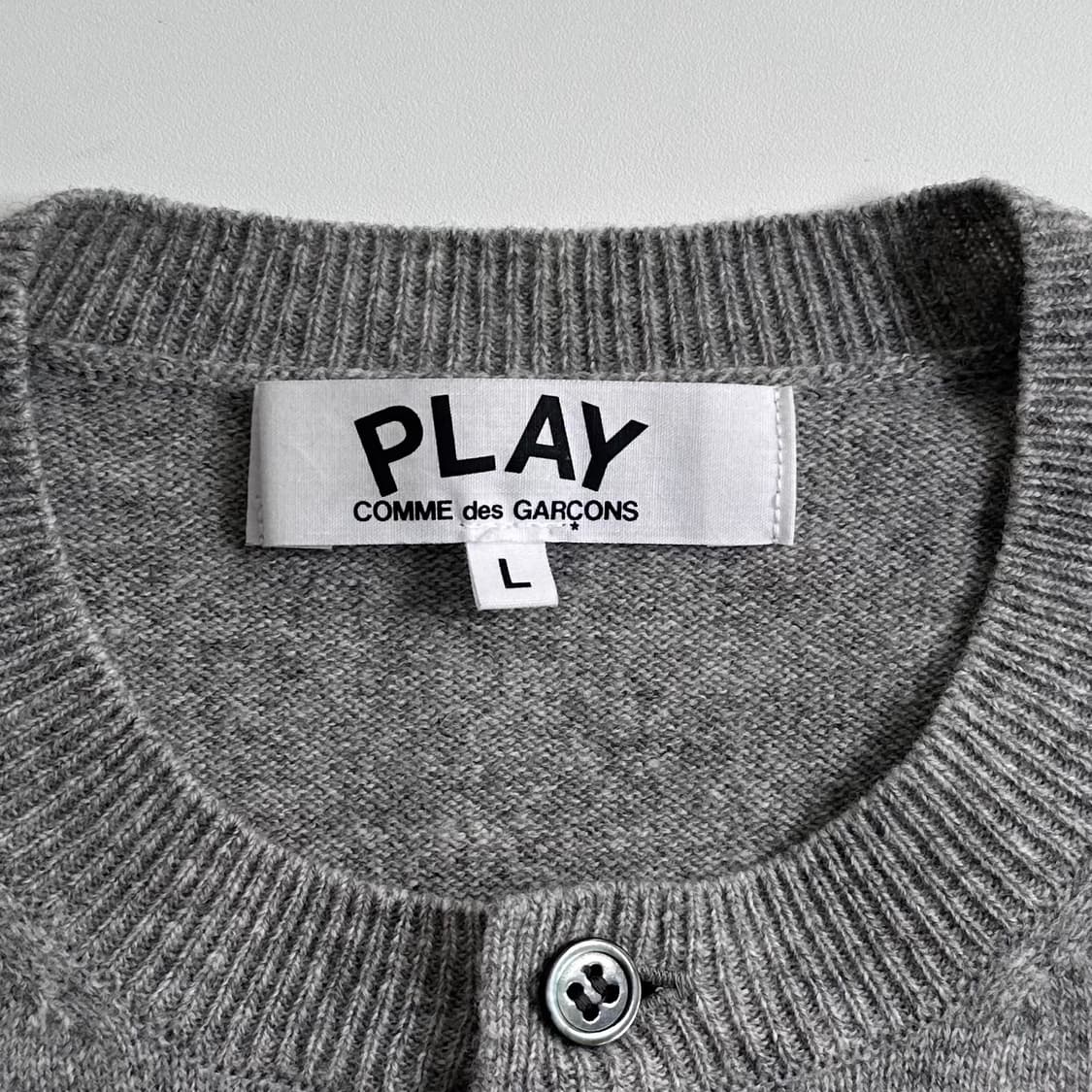 꼼데가르송 화이트 와펜 유넥 가디건 상품이미지5