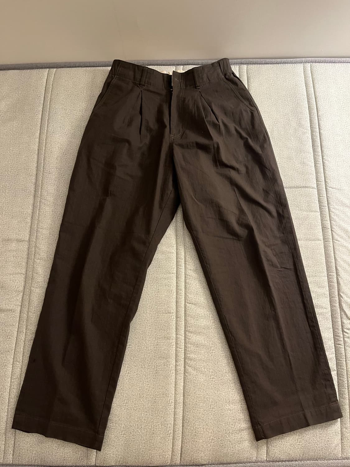 러프사이드 박스 플리츠 팬츠 차콜 상품이미지1