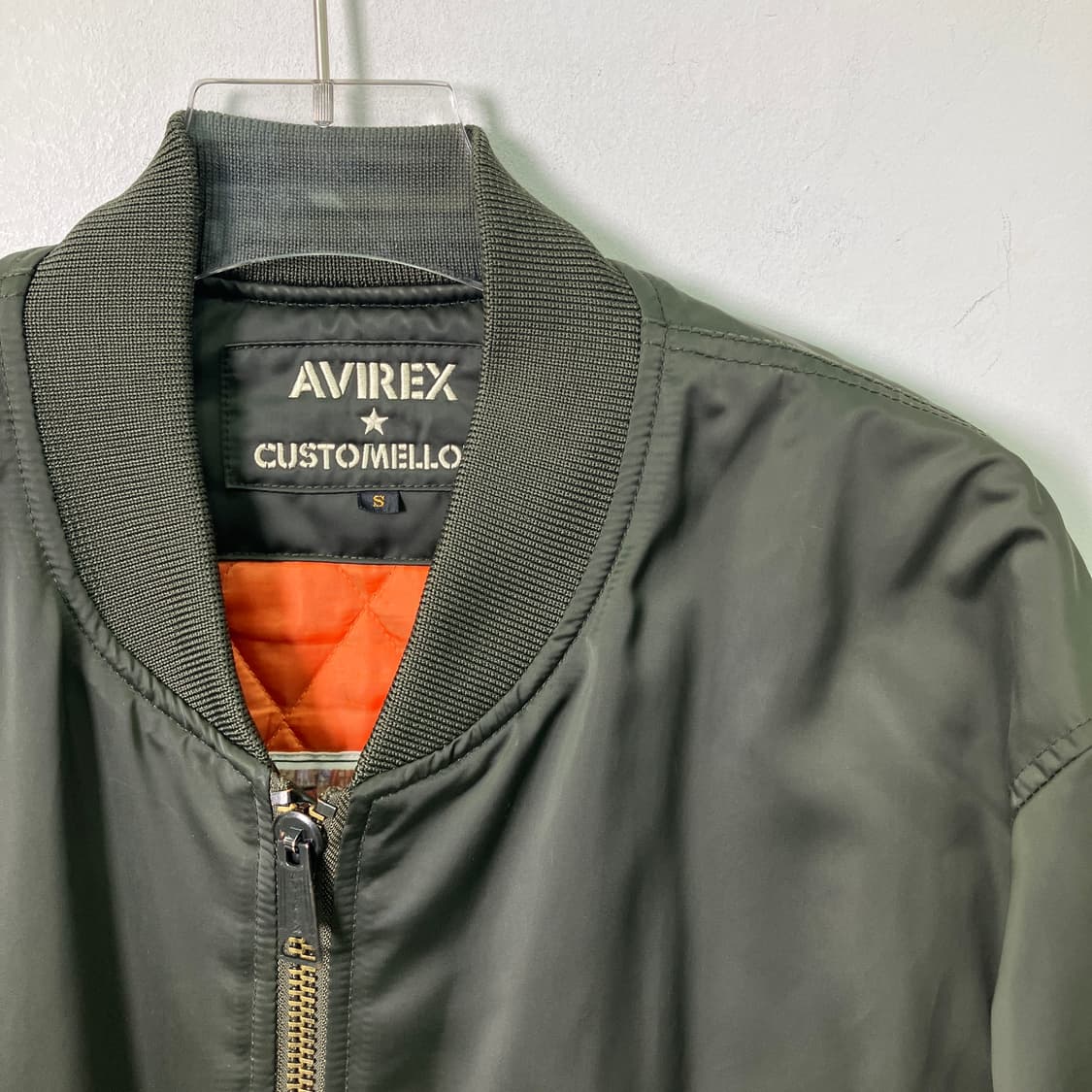 아비렉스 X 커스텀멜로우 Seoul 카키 ma-1 항공점퍼 S 상품이미지4
