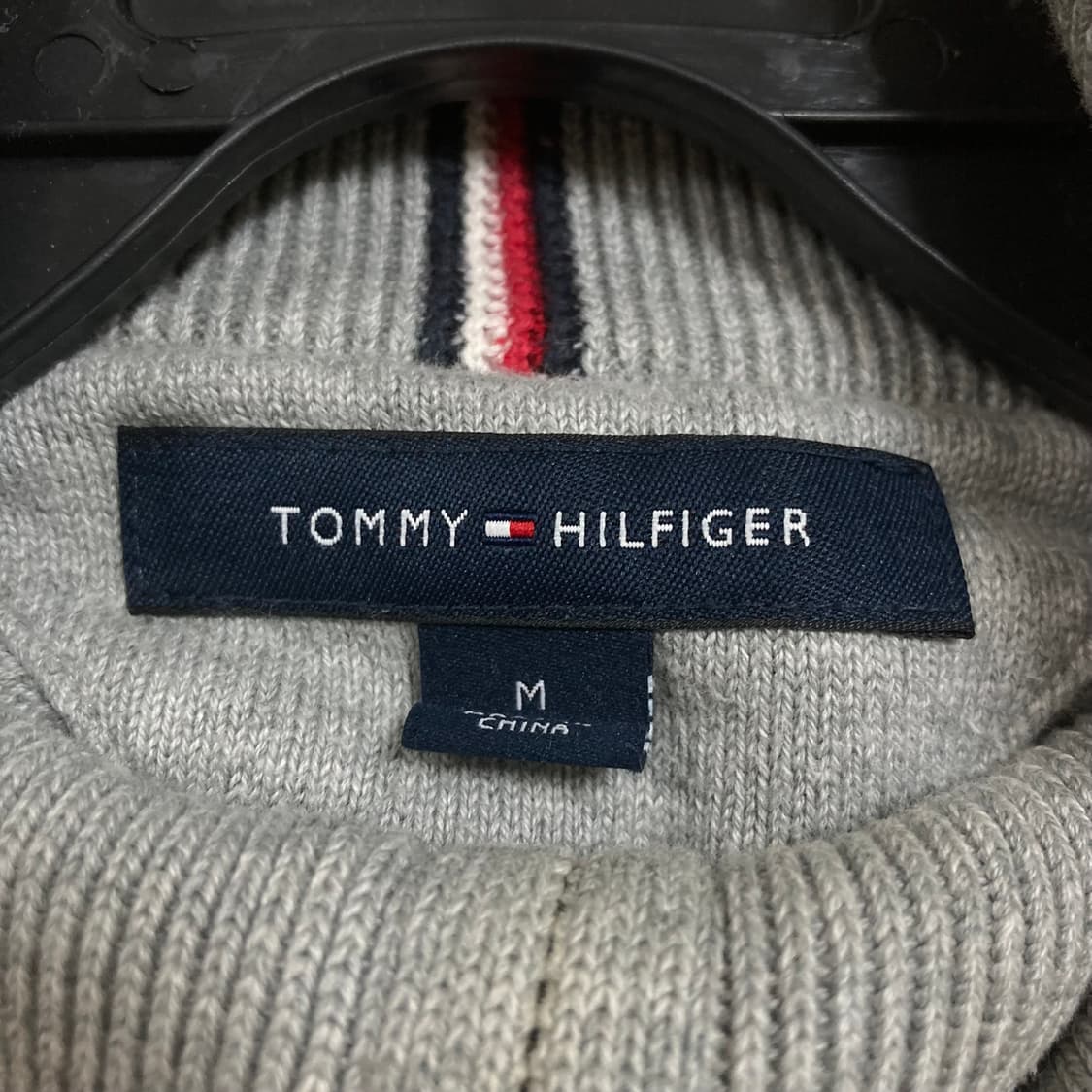 타미힐피거 스몰 로고 그레이 하프 집업 니트 상품이미지3