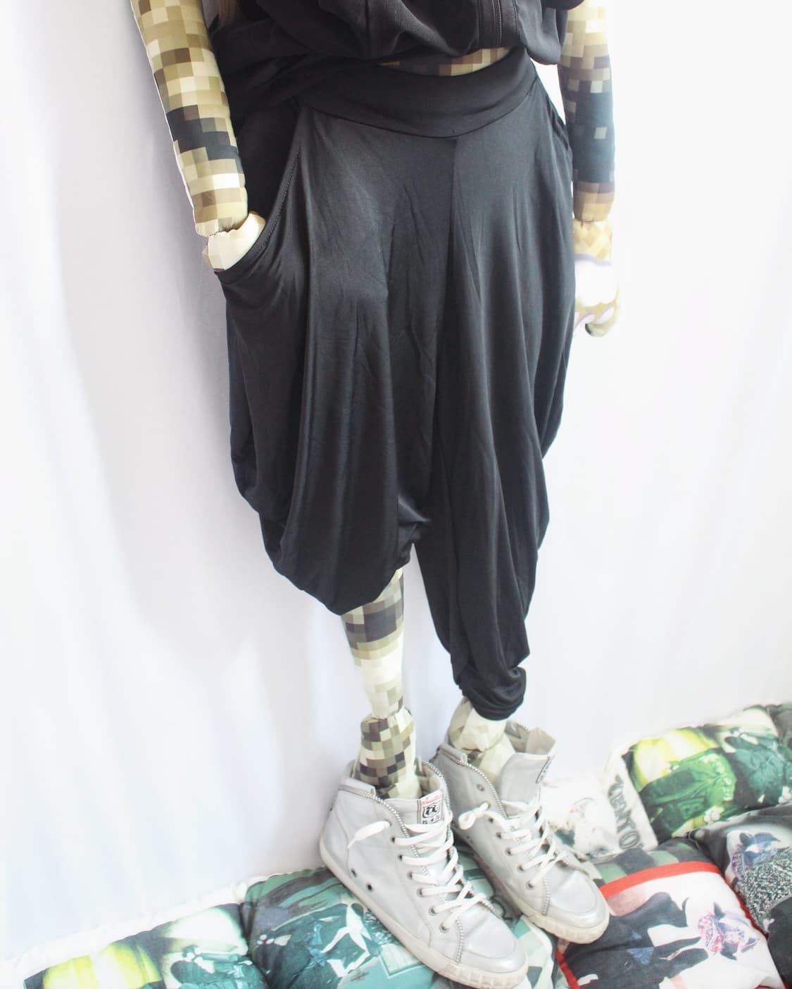 Midnight cocoon drape carpri pants 상품이미지2