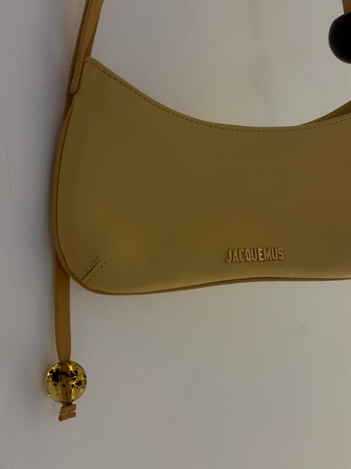 자크뮈스- 르 비쥬 펄 비디드 숄더백 더스티 옐로우 상품이미지4