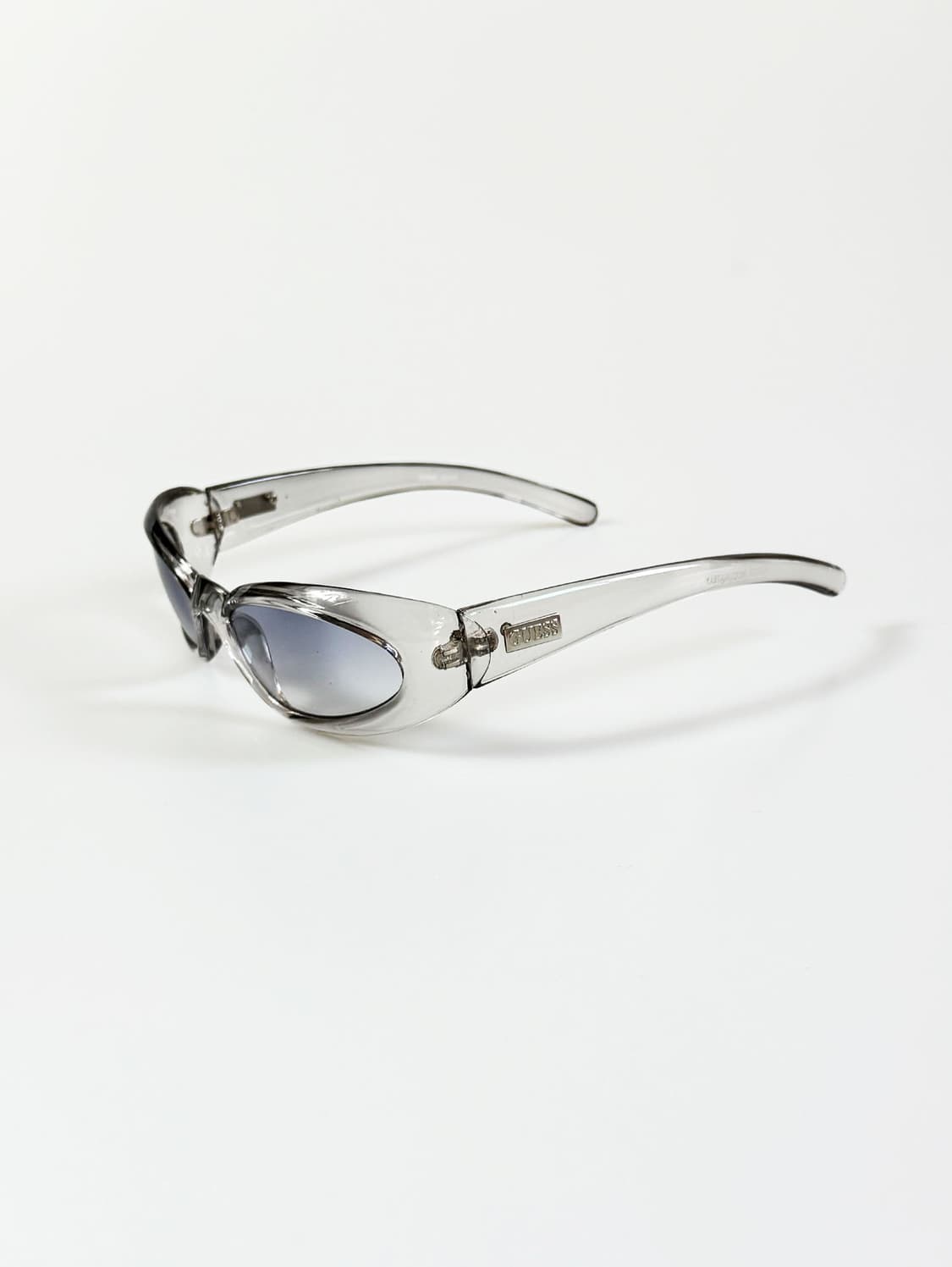 게스 볼드 오벌 클리어 프레임 틴트 빈티지 선글라스 상품이미지3