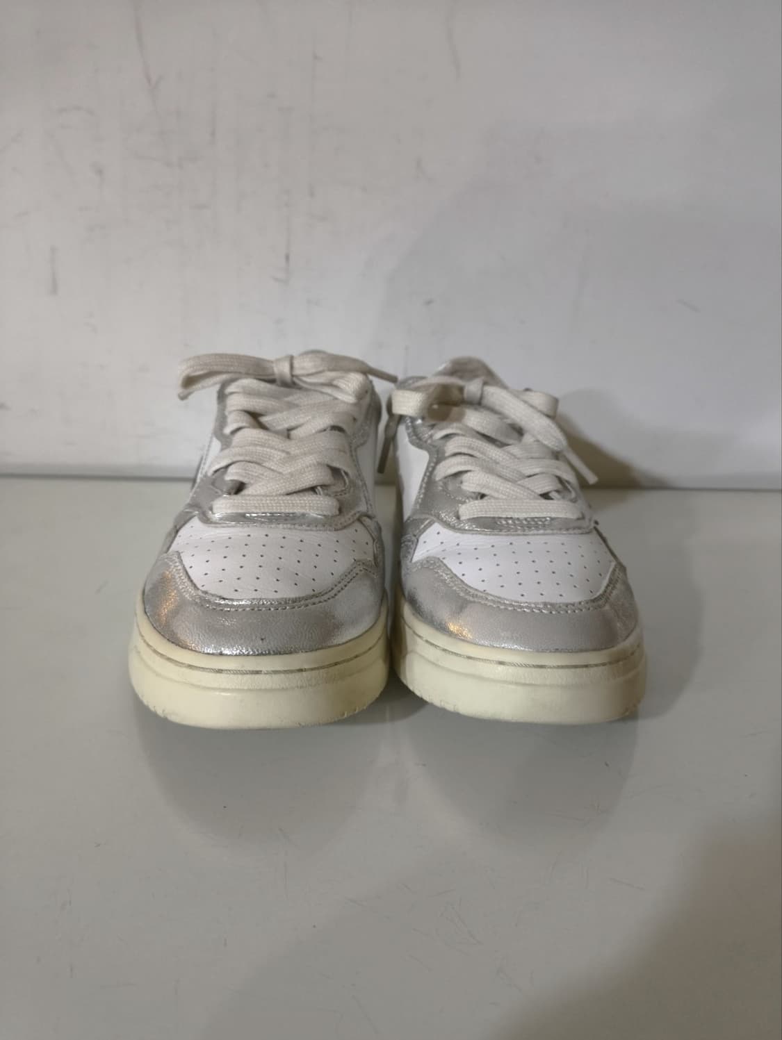 38 240mm 오트리 메달리스트 스니커즈 상품이미지3