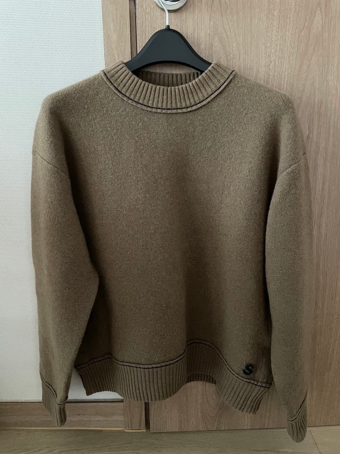 사카이 23FW 크루넥 니트 상품이미지1