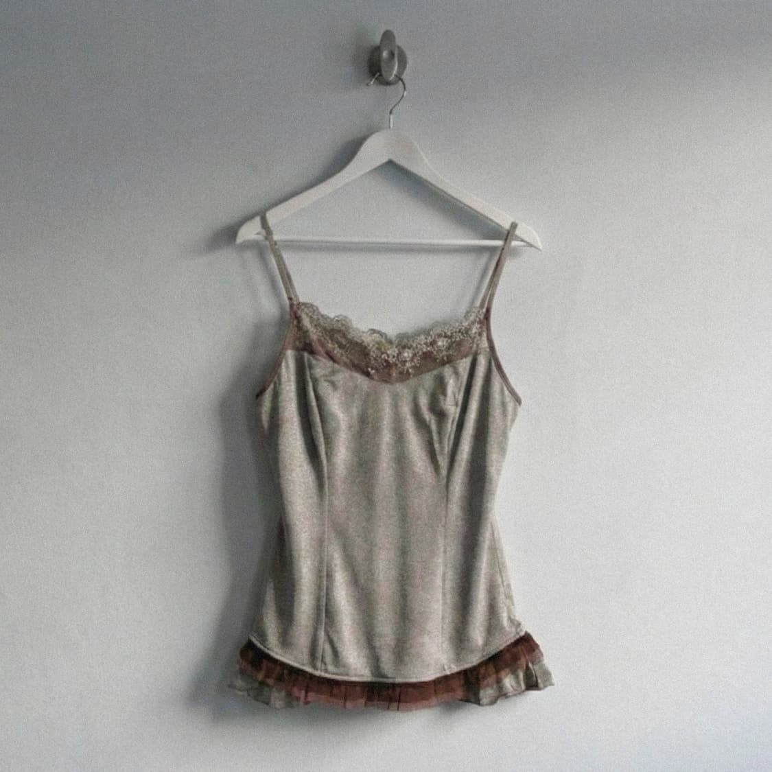 [Ozz Angelo] 글로시 러플 나시 상품이미지1