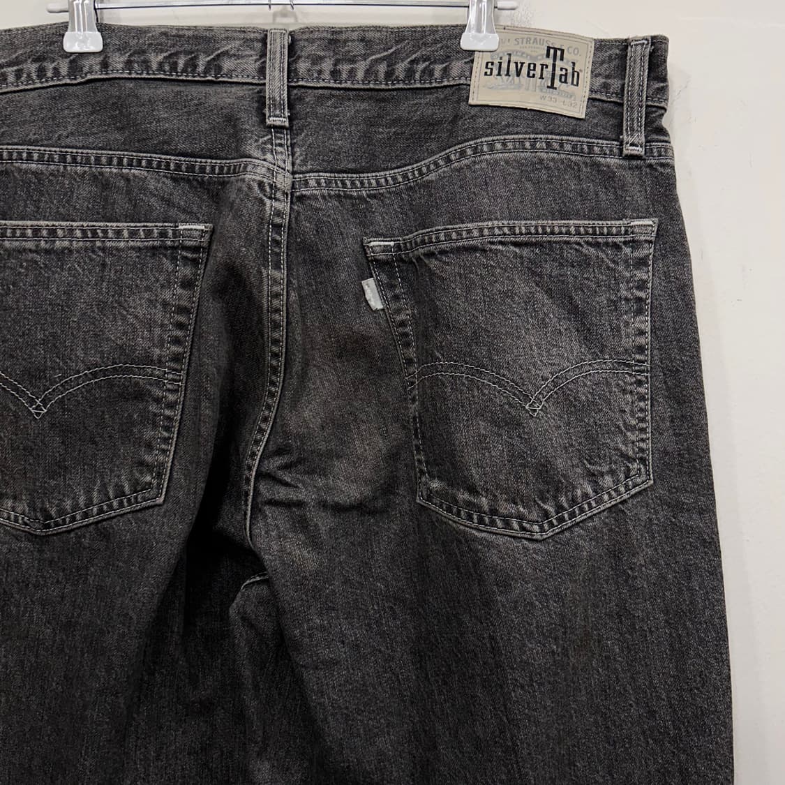 리바이스 실버탭 배기 와이드핏 흑청 데님팬츠 상품이미지1