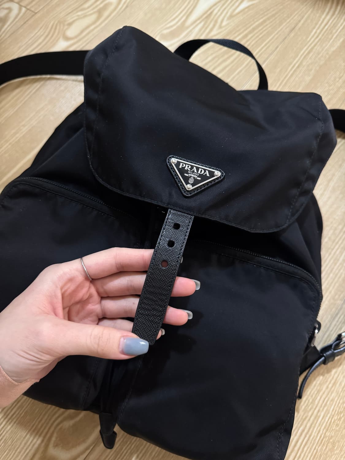 프라다 백팩 미듐 상품이미지1
