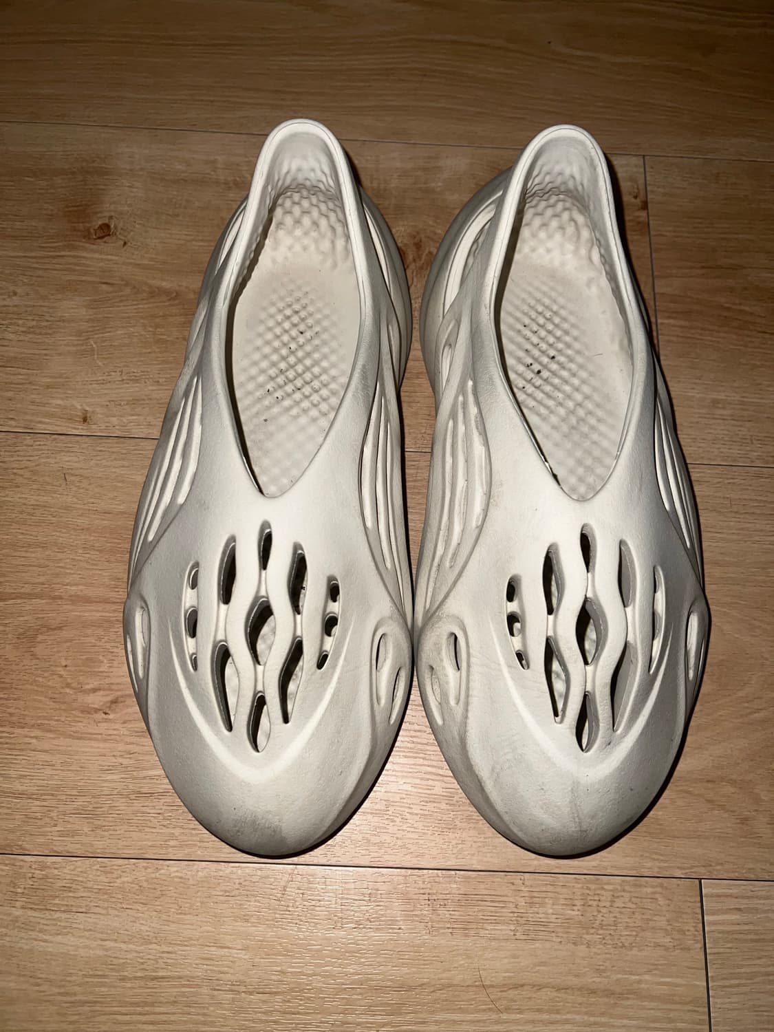 Adidas 폼러너 아라랏  상품이미지1