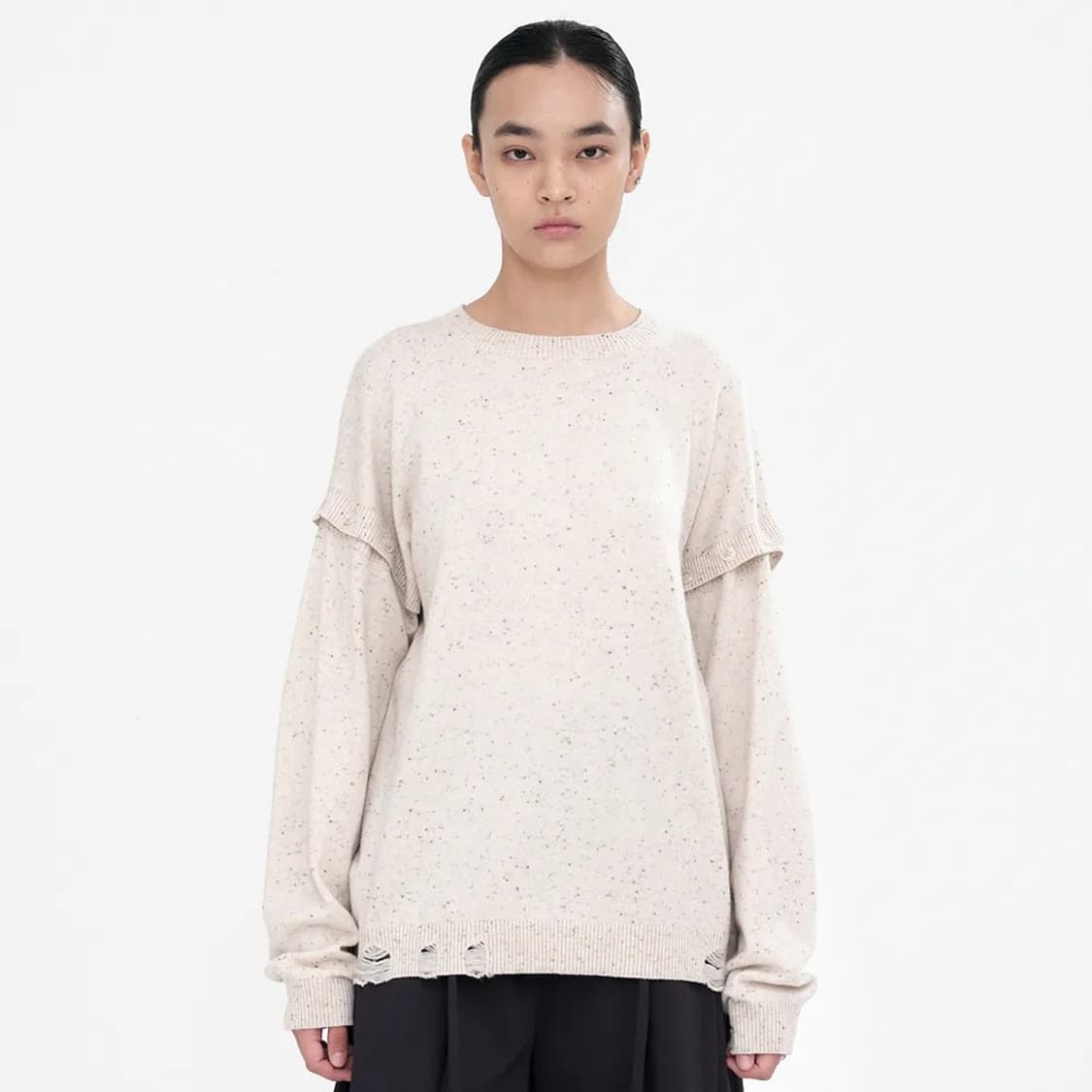 밀로 우먼 버튼 데미지 니트 탑 / 에크루 상품이미지1