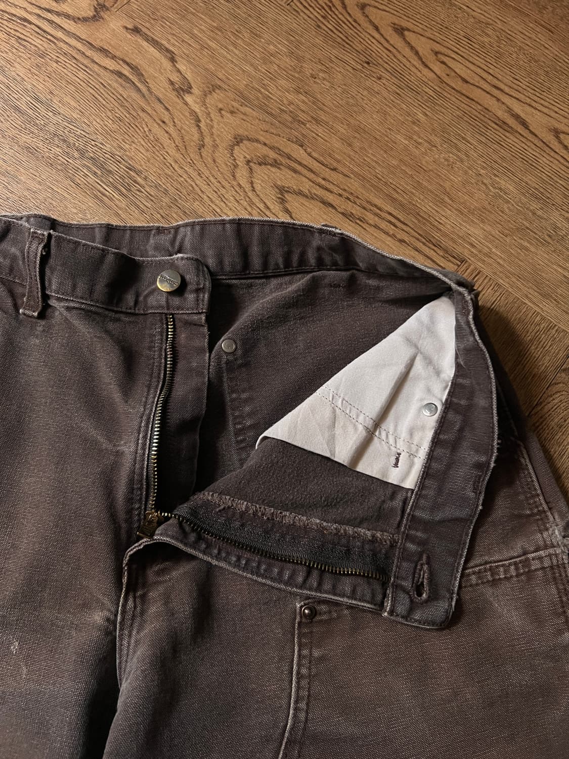 [33]칼하트 USA 데미지드 워싱 다크브라운 더블니 워크 팬츠 상품이미지3