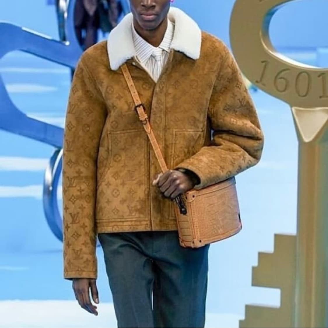 [S+급/48] 루이비통 시어링 엠보스드 모노그램 스웨이드 무스탕 자켓 상품이미지9