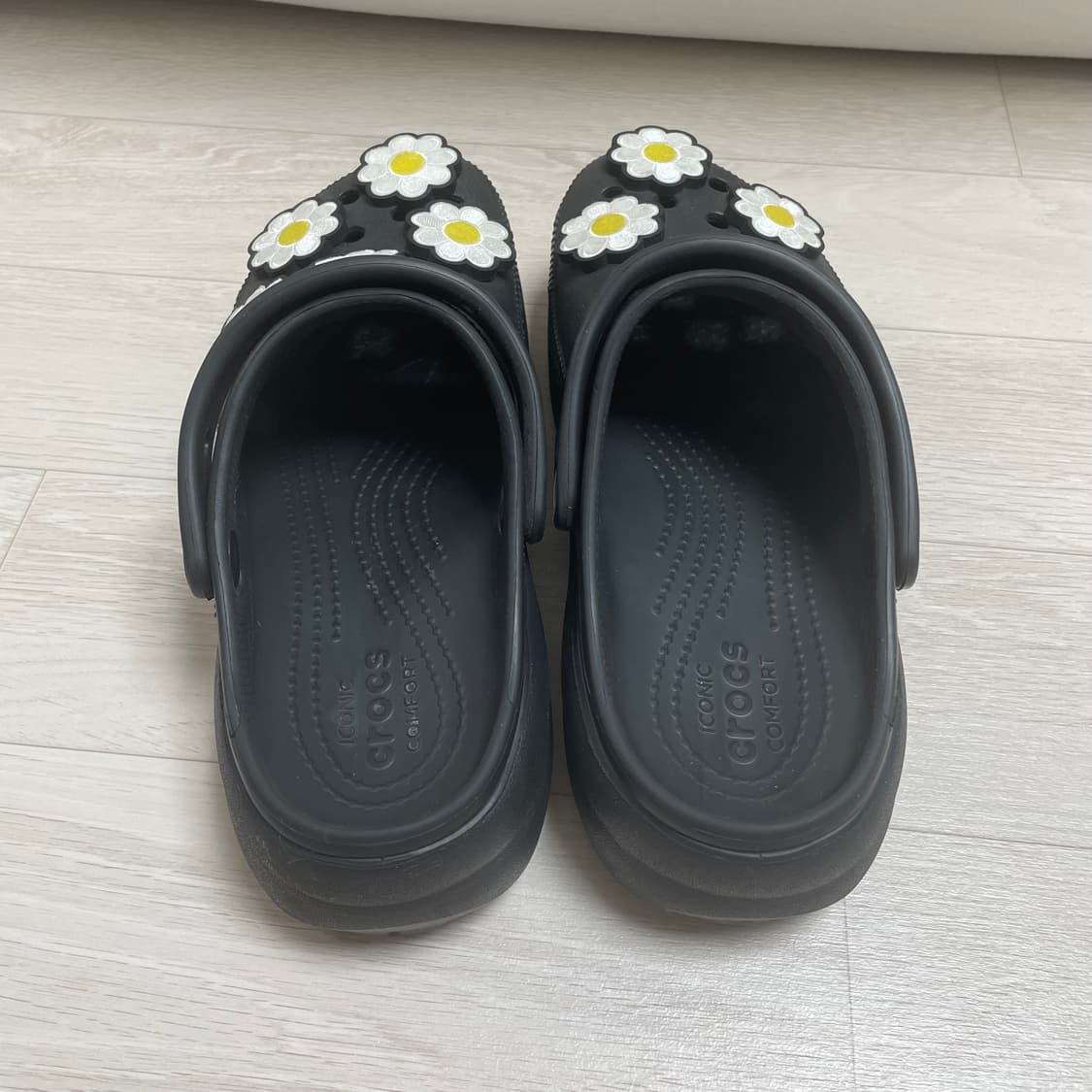 크록스 Crocs 클래식 플랫폼 클로그 250 블랙 + 데이지 지비츠 상품이미지3