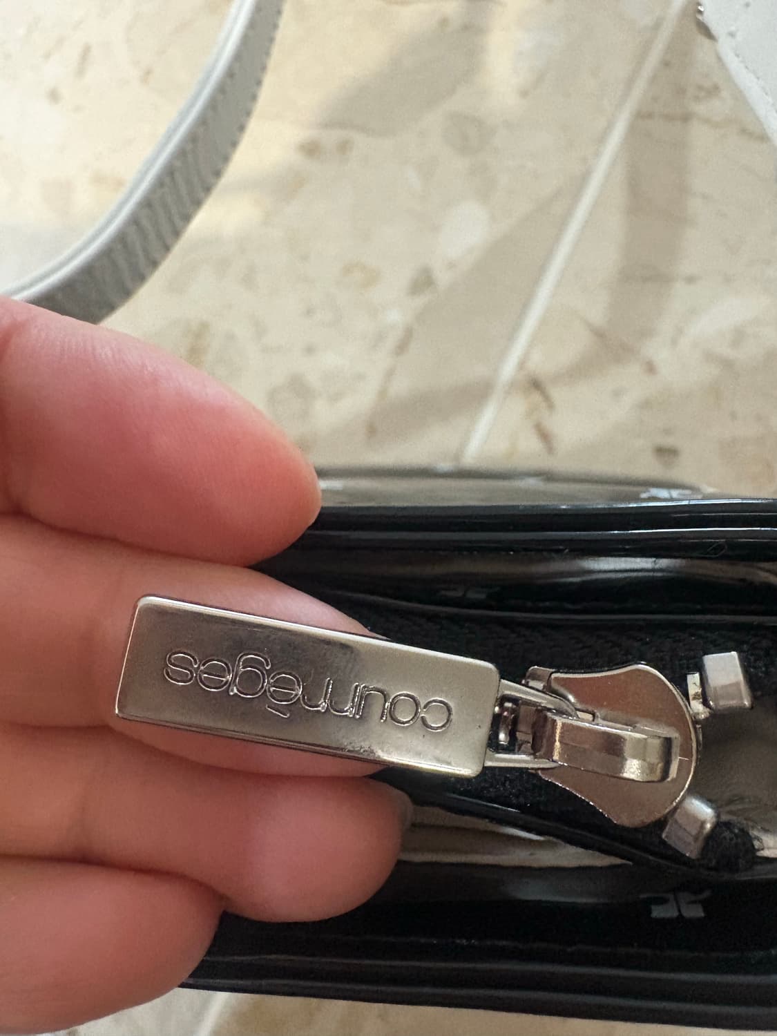 꾸레쥬 에나멜 숄더백 상품이미지6