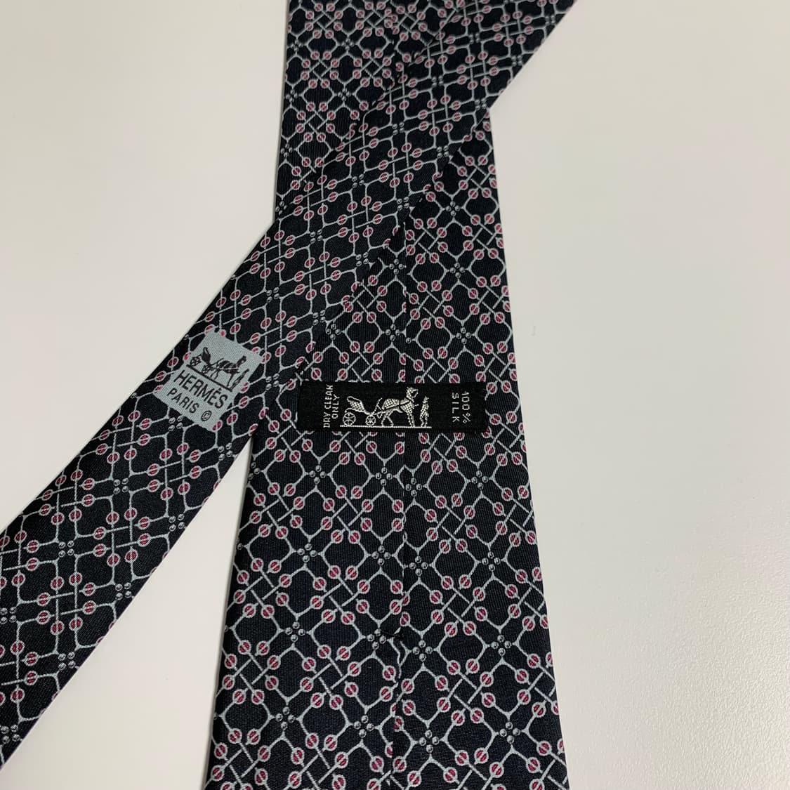 에르메스(HERMES) 블랙컬러 기하학적패턴 명품넥타이 최상급 A+ 상품이미지5