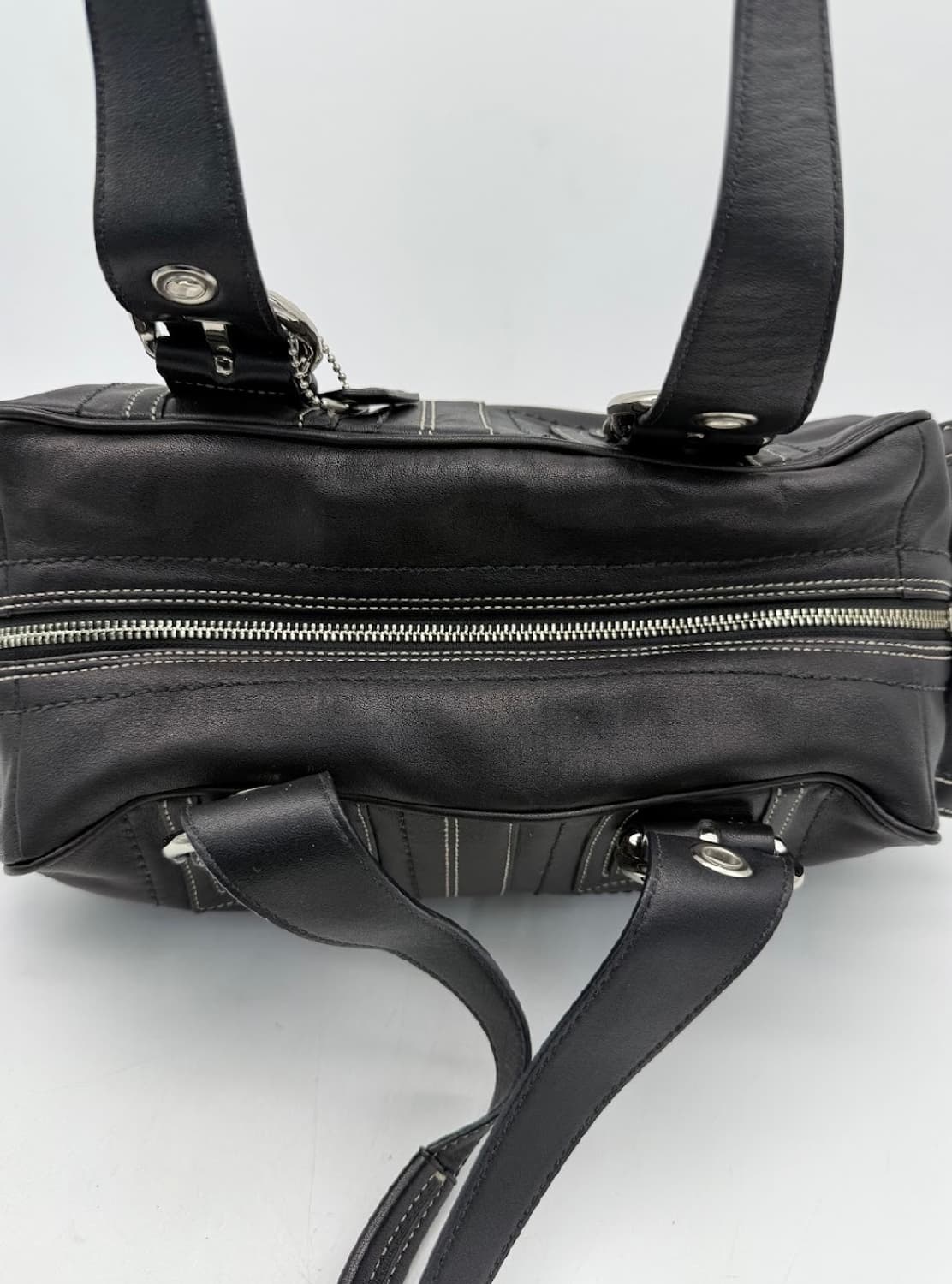 코치 정품 스티치 블랙 숄더백 상품이미지3