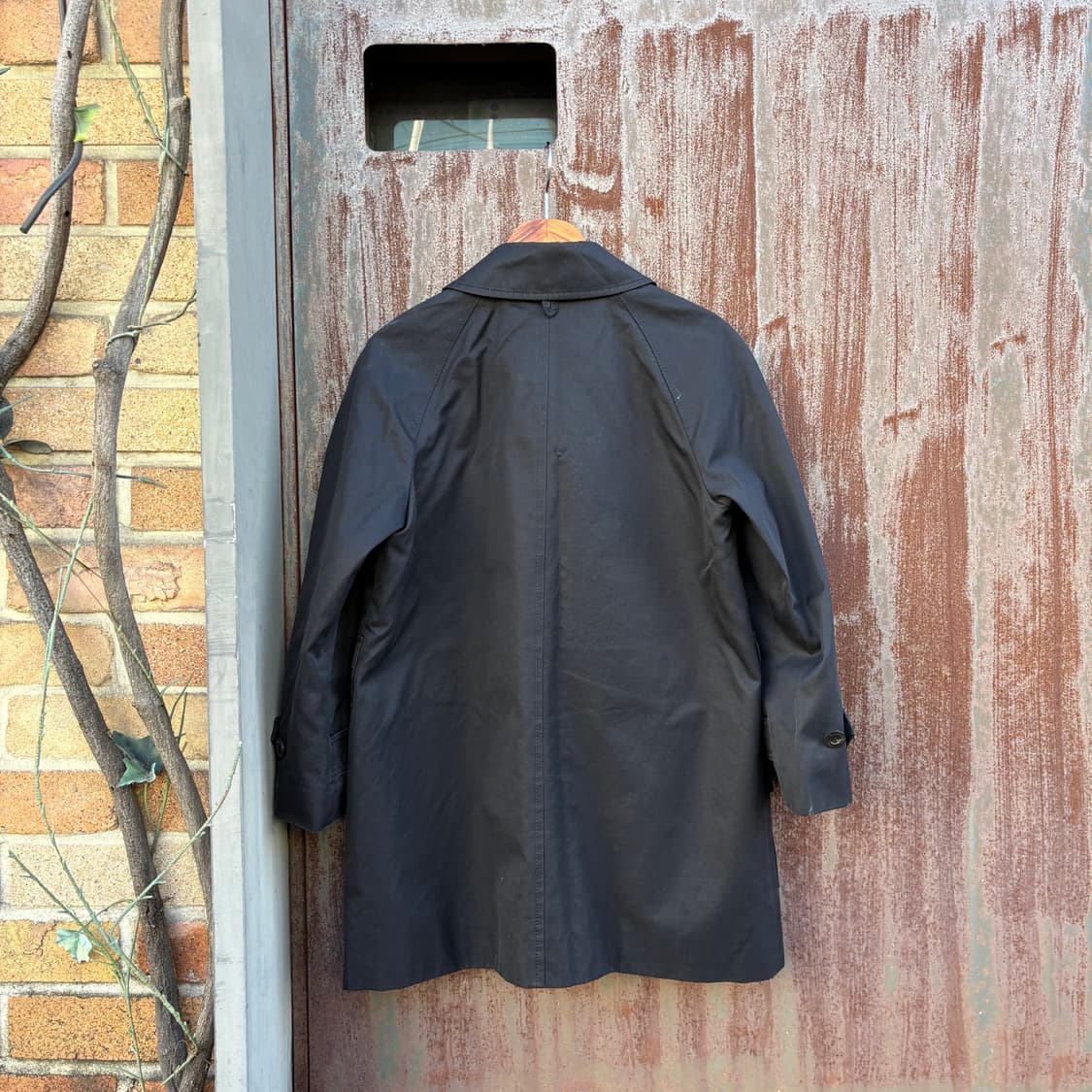 아쿠아스커텀 블랙 래글런 투 포켓 코트 상품이미지5