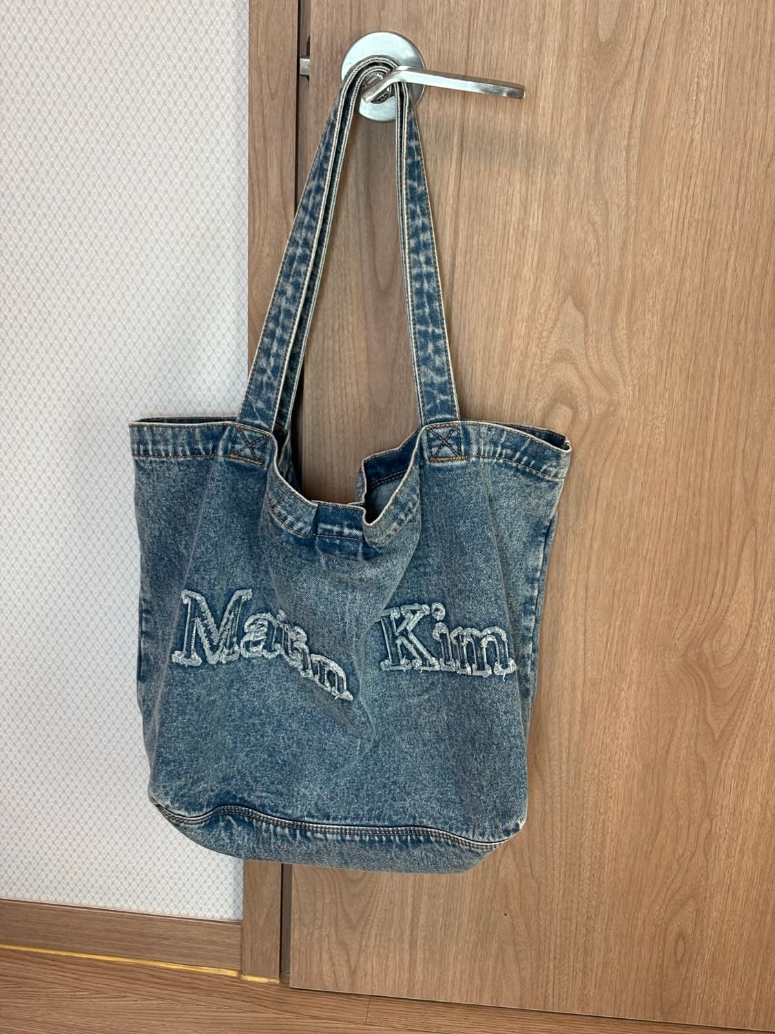 마뗑킴 로고 워시드 데님 토트백 블루 상품이미지4