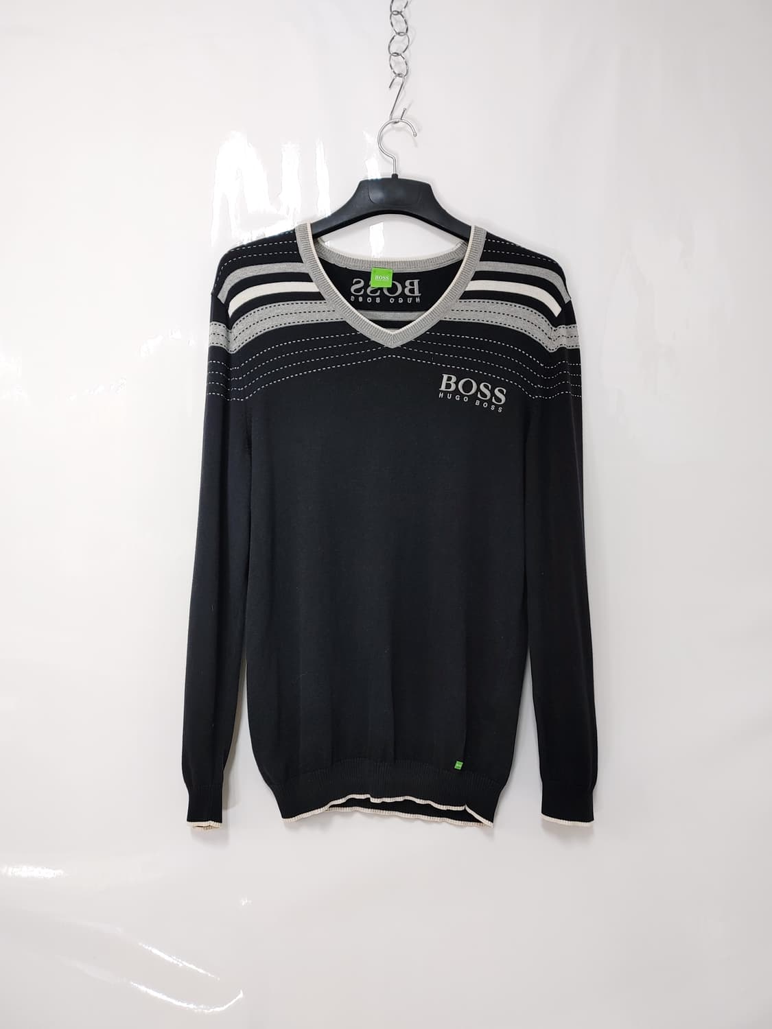 HUGO BOSS 휴고보스 남성 브이넥 긴팔 니트티 상품이미지1