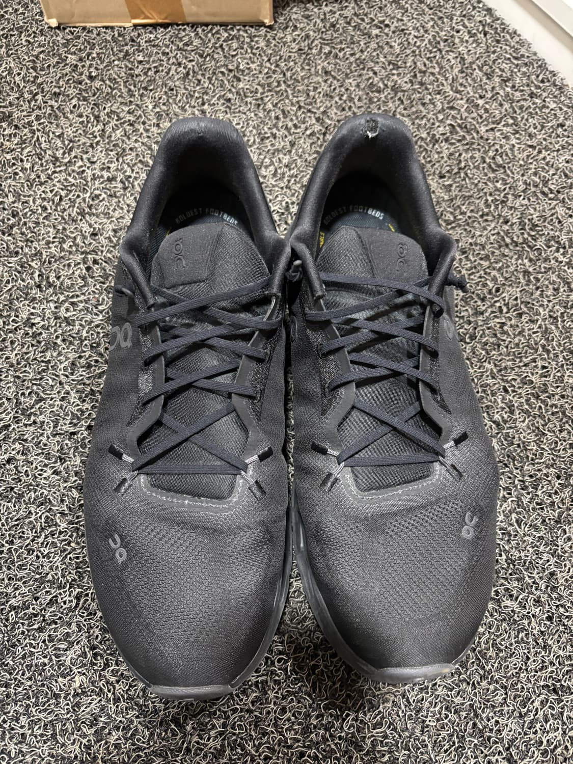 온 러닝 클라우드틸트 이클립스 블랙 M12 300 상품이미지1