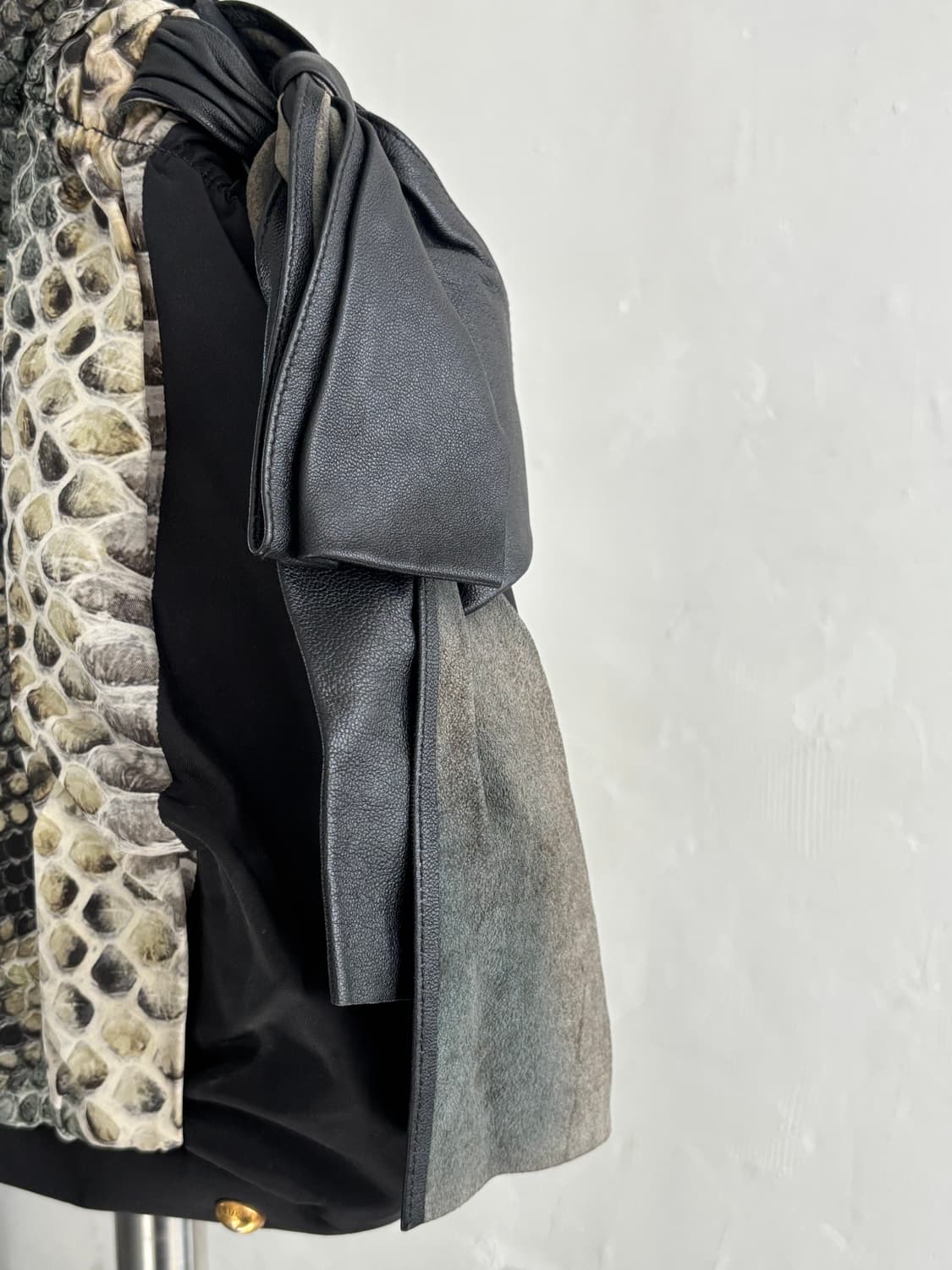 Prada 프라다 파이톤 프린트 나일론 숄더백  상품이미지4