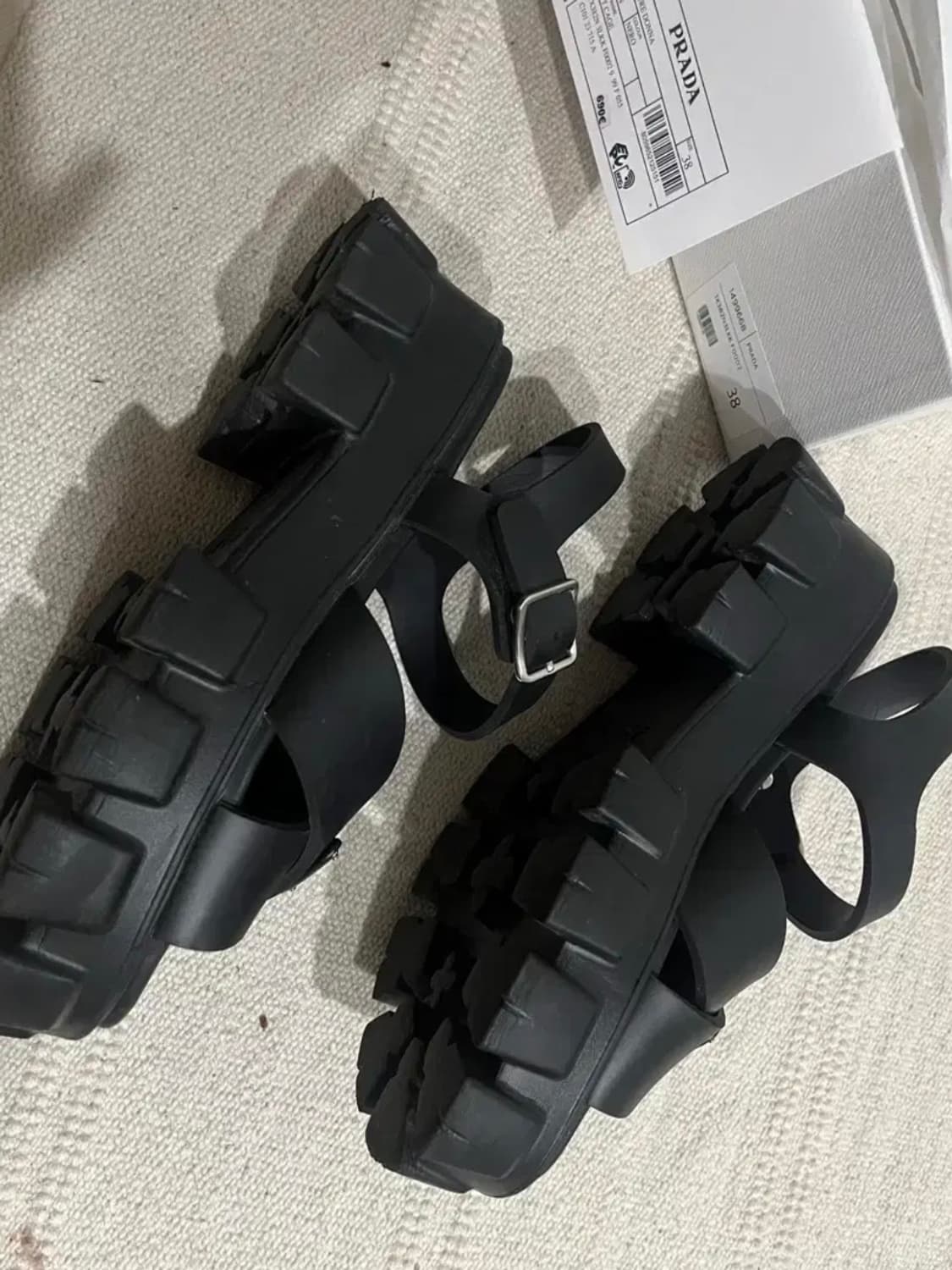 프라다 - 모놀리스 러버 샌들 상품이미지2