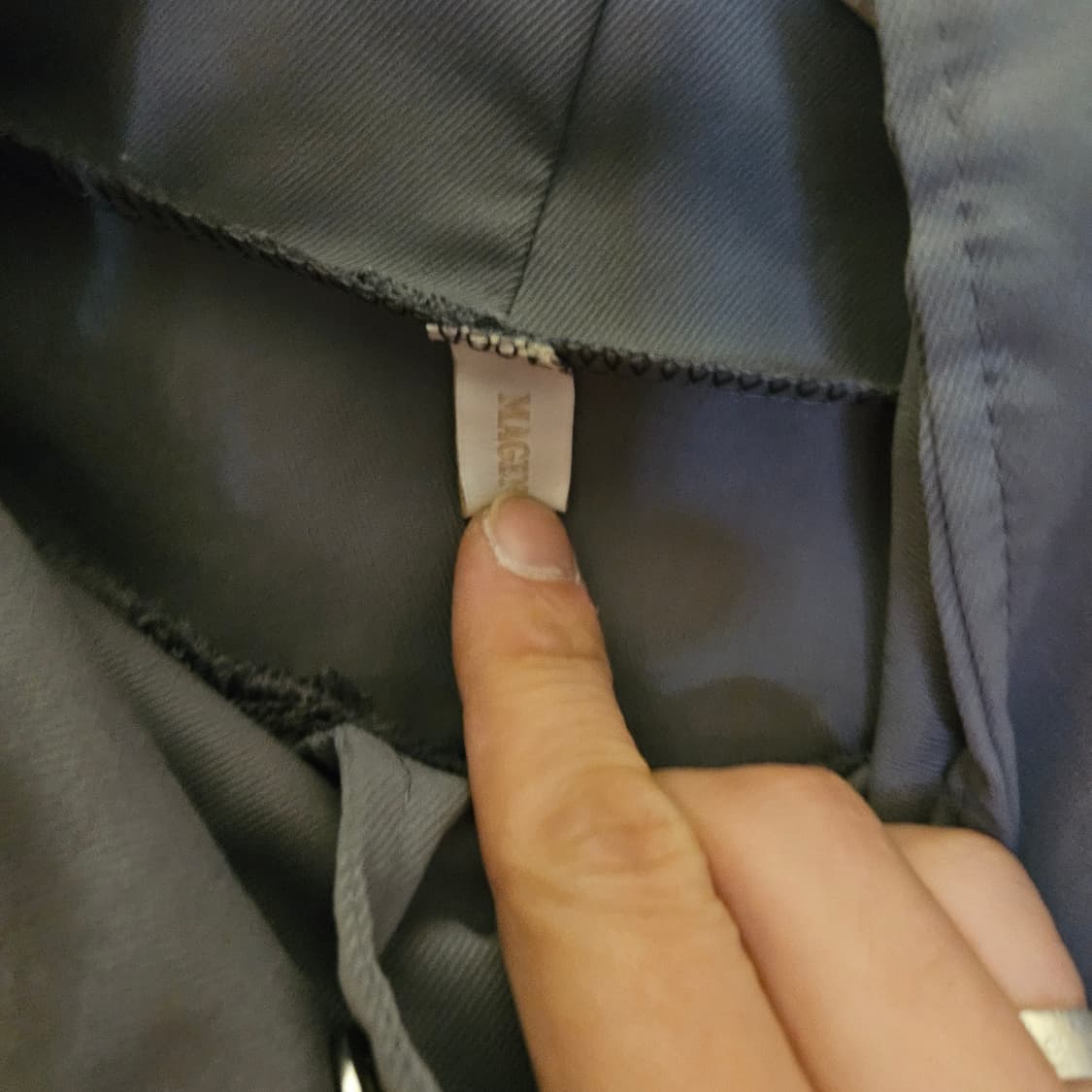 마젠타 스튜디오 벨로 셔링 버튼 챠콜 아노락 Free size 상품이미지6