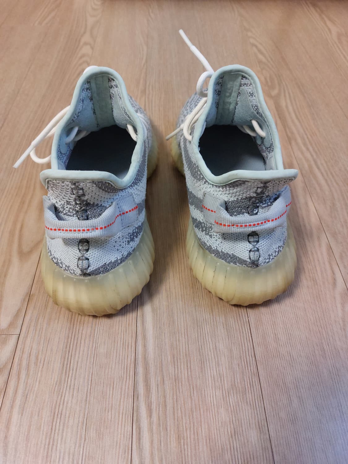 아디다스 이지 부스트 350 V2 블루 틴트 상품이미지5