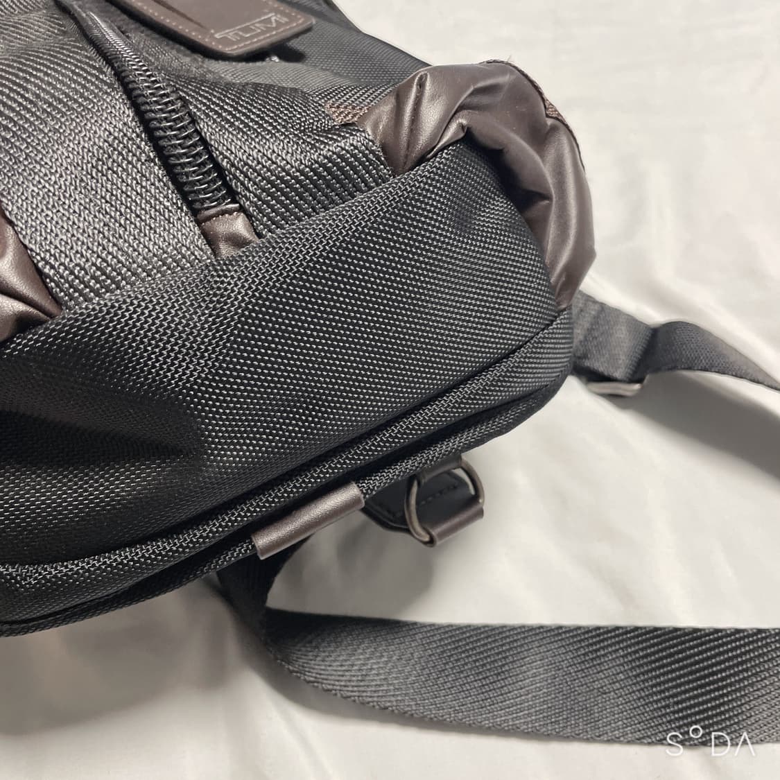 투미 알파 브라보 슬링백 상품이미지3