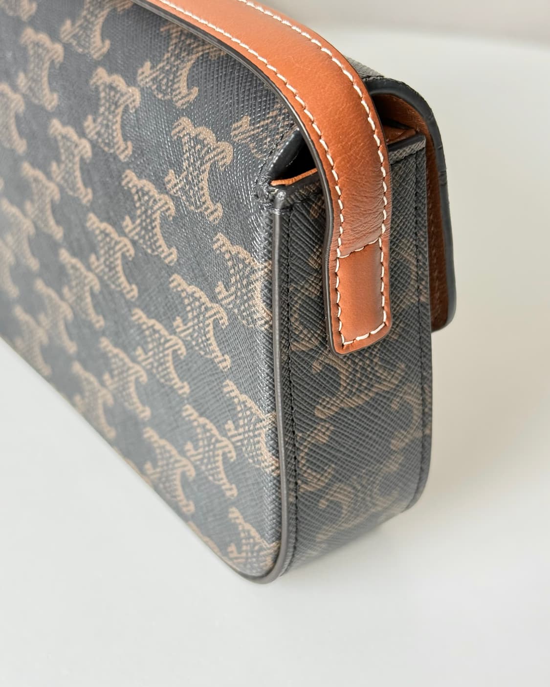 셀린느 클로드 숄더백 트리옹프 탄 상품이미지8