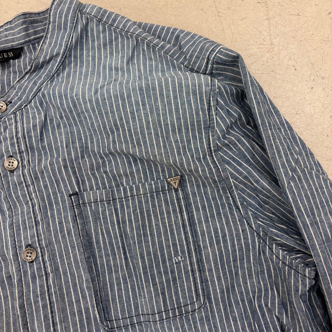 게스 헨리넥 스트라이프 셔츠 상품이미지2