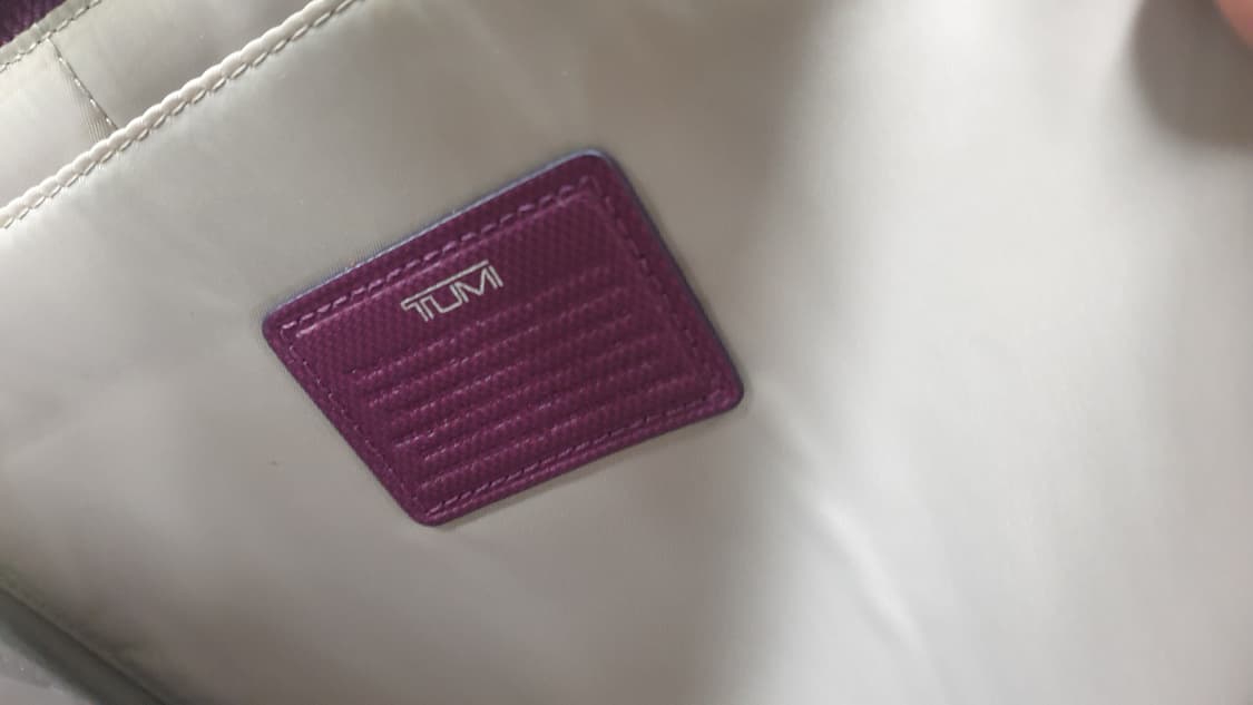 TUMI 자주색 가죽 크로스백 상품이미지5