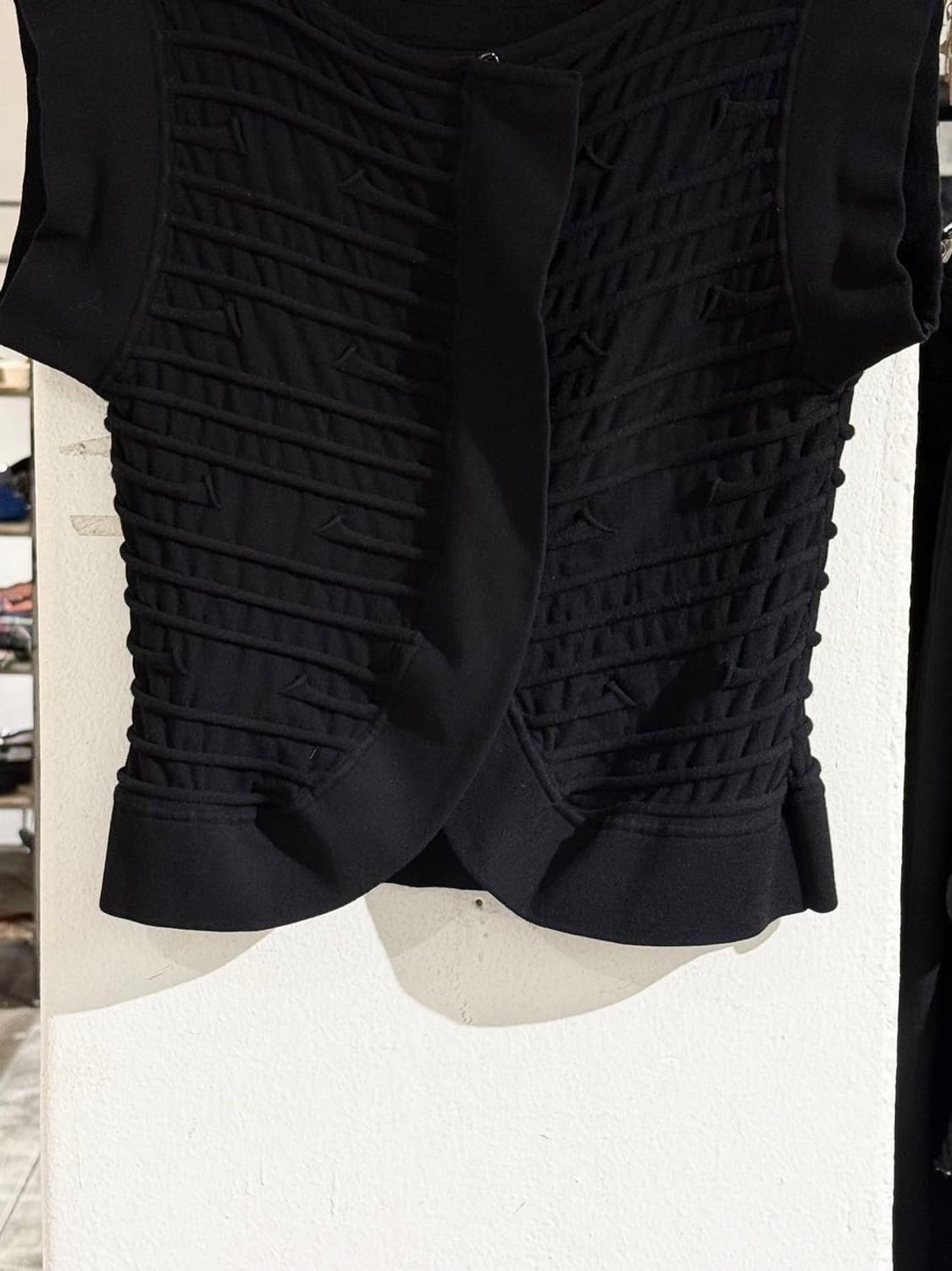 엠포리오 아르마니 블랙 텍스처 립드 베스트 상품이미지5