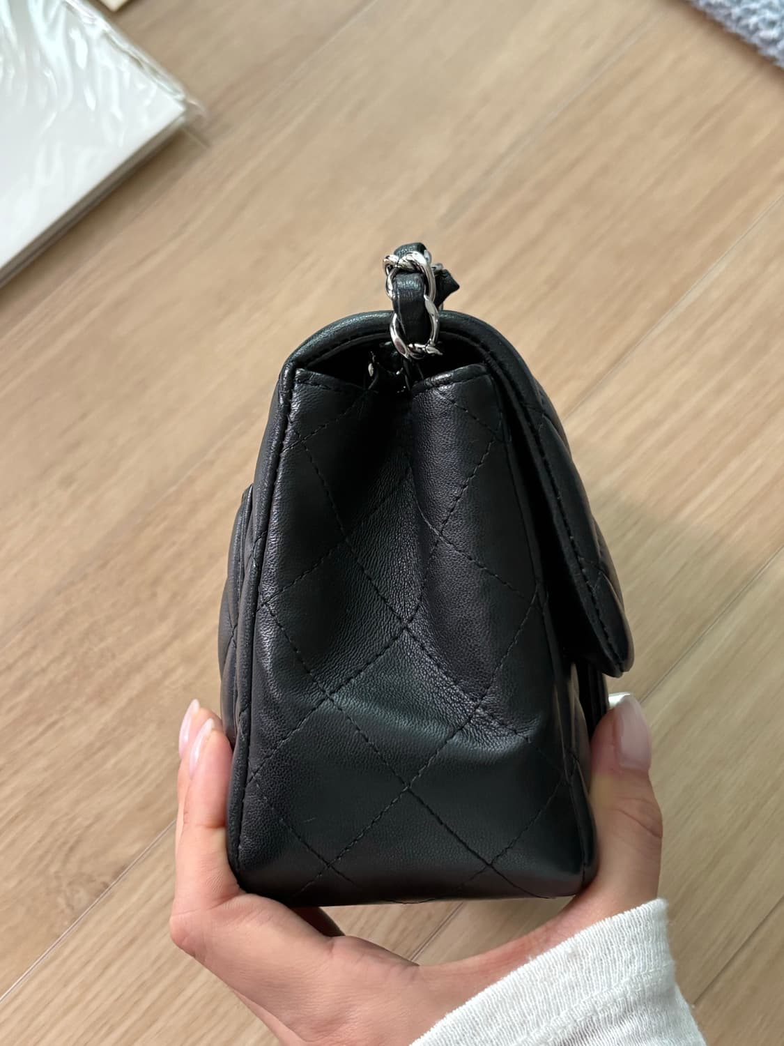 샤넬 미니 플랩백 블랙은장 (쁘띠삭 은장) 상품이미지5