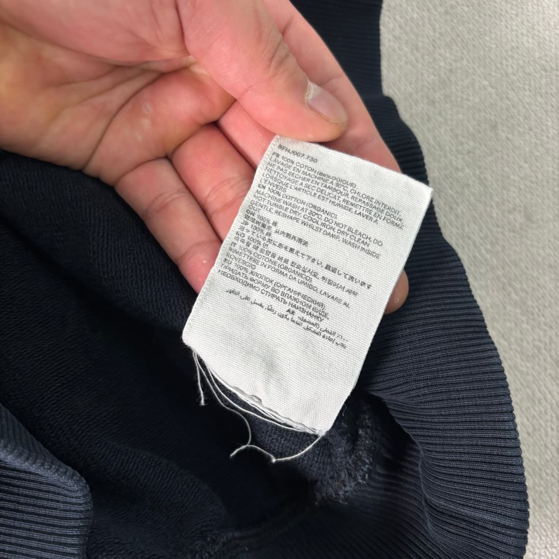 100 아미 스몰하트로고 챠콜 맨투맨  상품이미지7