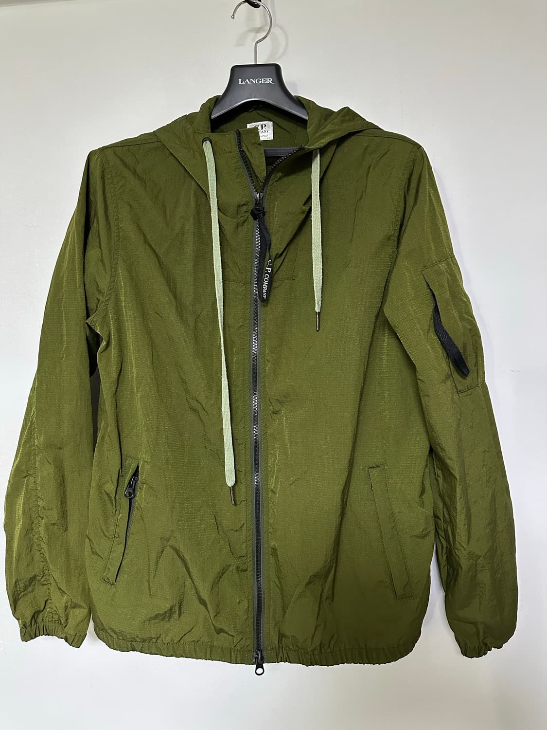 C.P. Company 올리브색 바람막이 자켓 상품이미지1