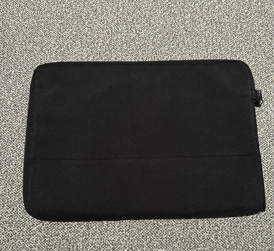 CP컴퍼니 한정판 클러치백 상품이미지3