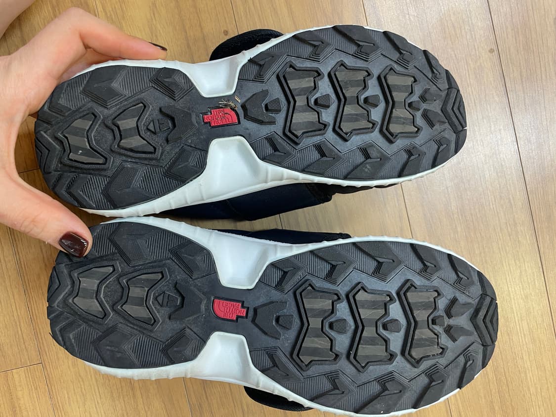 노스페이스 키즈 뮬 스트랩 블랙 색상, 220mm 사이즈입니다
찍찍이 스 상품이미지4