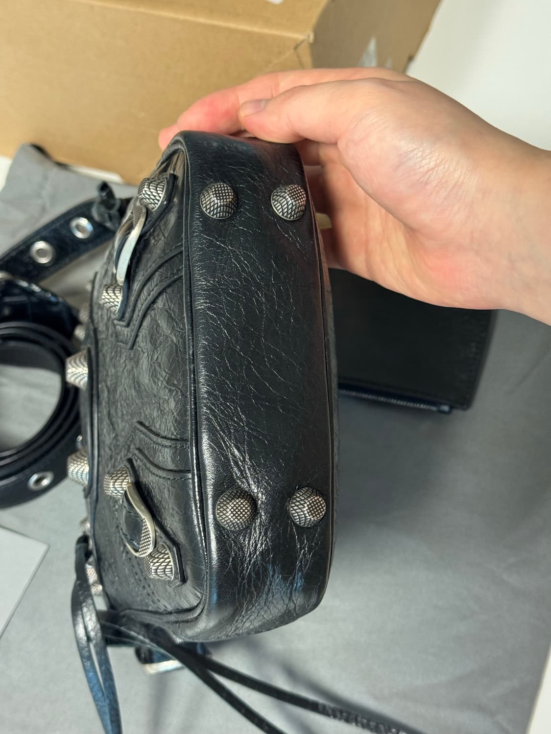 발렌시아가 르카골 남성 크로스백 상품이미지5