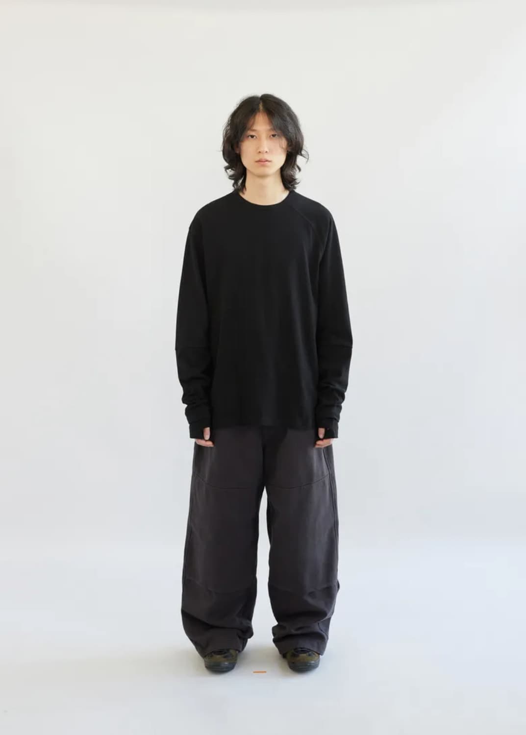 해칭룸 더블 슬리브 티 판매합니다. 상품이미지3