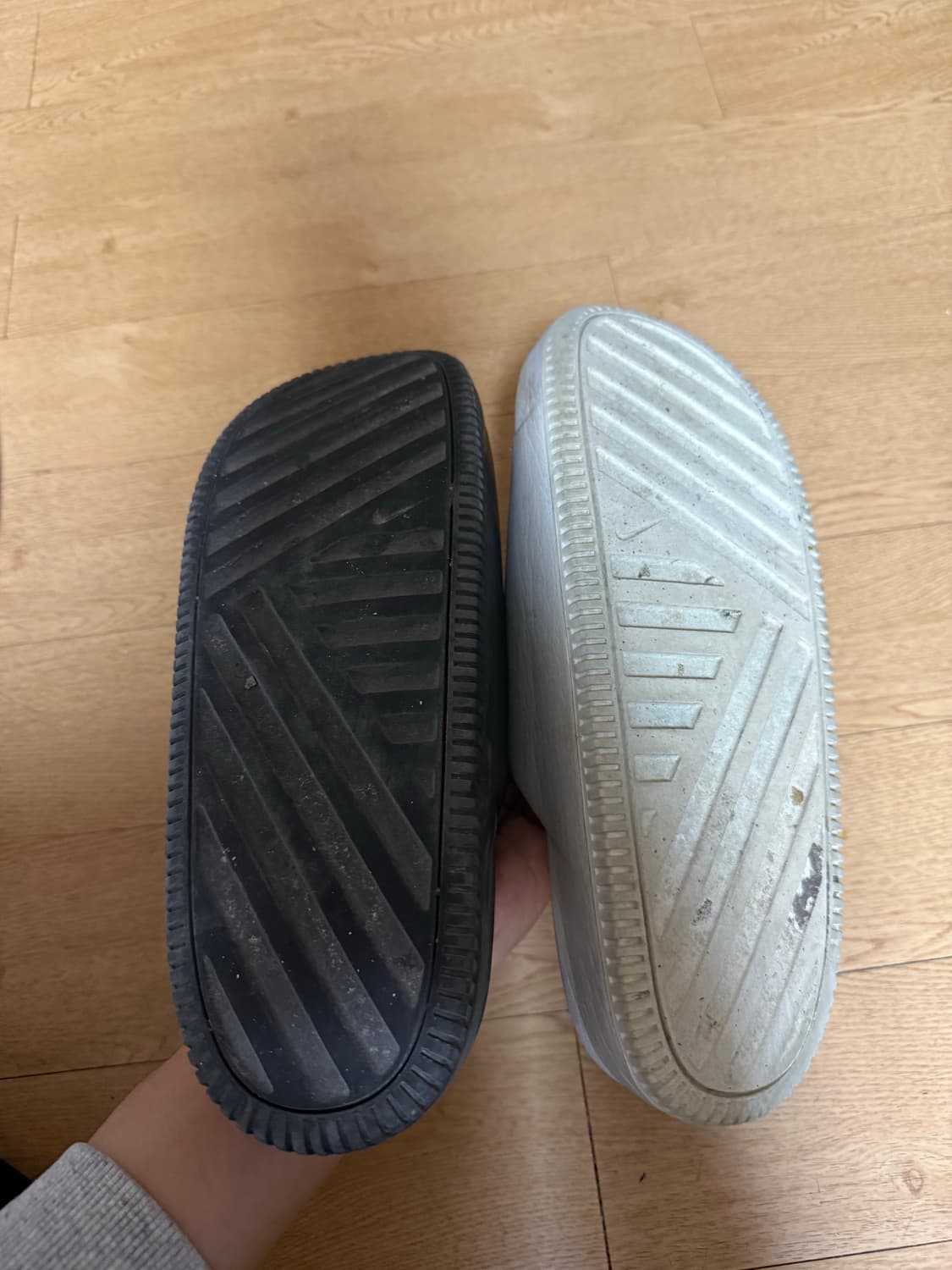 나이키 캄 슬라이드 블랙,화이트 미스매치 상품이미지4