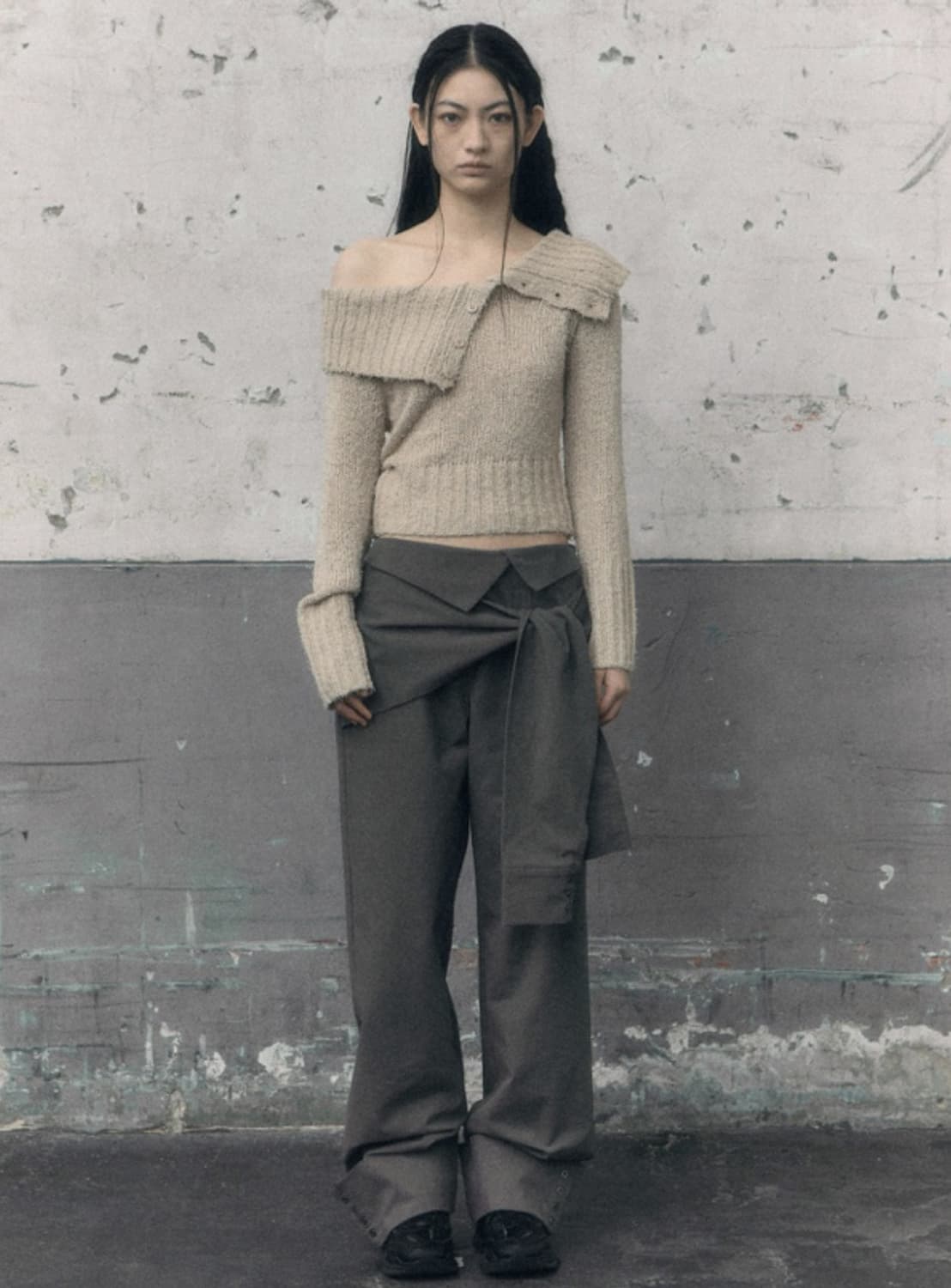 보헤미안서울 ribbed 버튼 오프숄더 니트 브라운  상품이미지1