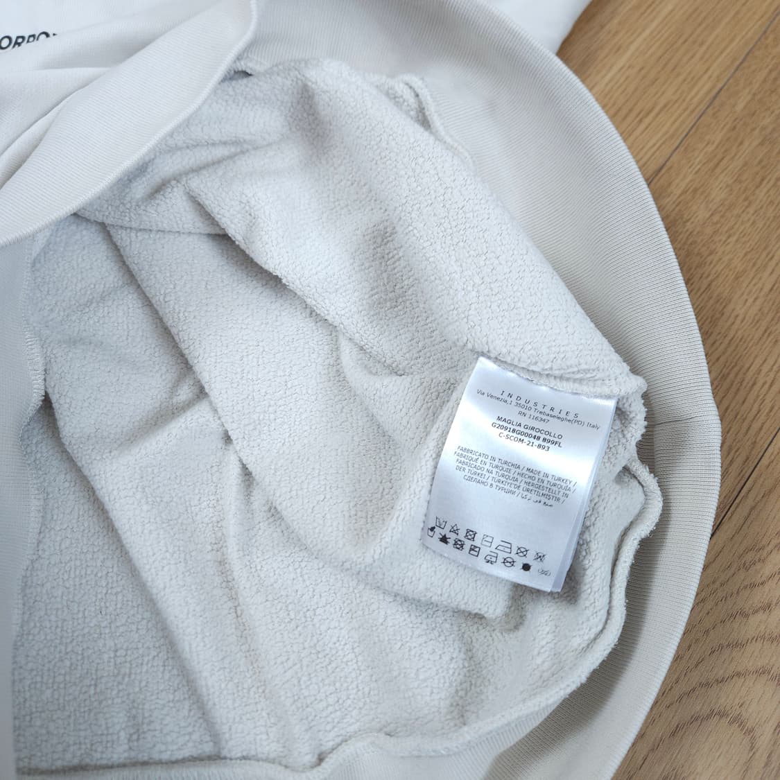 몽클레어 화이트 레터링 얇은기모 맨투맨 S 90 상품이미지9