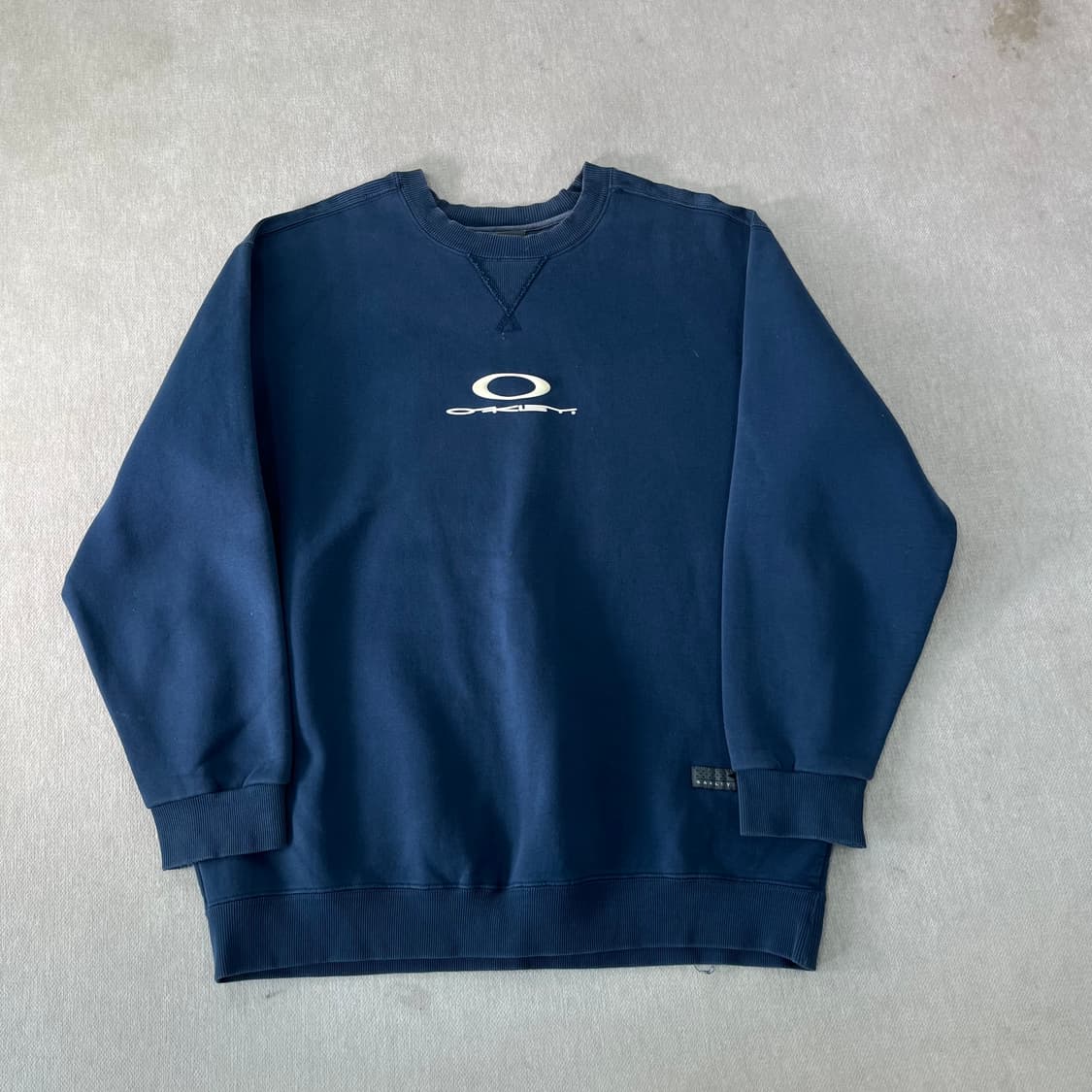 105 오클리 00s 아카이브 입체 프린팅 스웻셔츠 상품이미지1