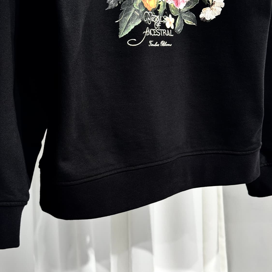 25FW 우영미 플라워 백로고 후드티 블랙 백화점판 48사이즈 상품이미지4