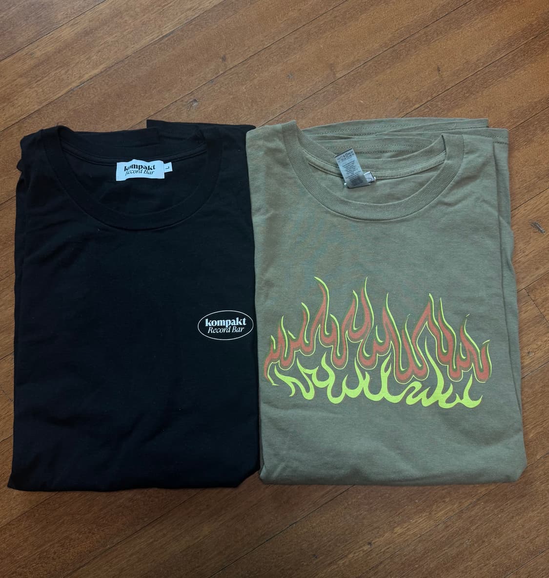 컴팩트레코드바, 빈지노 노비츠키 티셔츠 상품이미지1